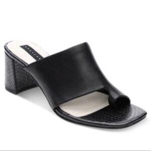 Sanctuary Brave black leather slip on sandal/mule w/ block heel/toe ring. Sz 9.5